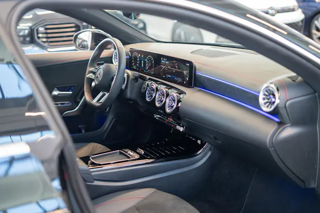 MERCEDES-BENZ CLA 200 AMG Line / Facelift / Rückfahrkamera / Ambientebeleuchtung