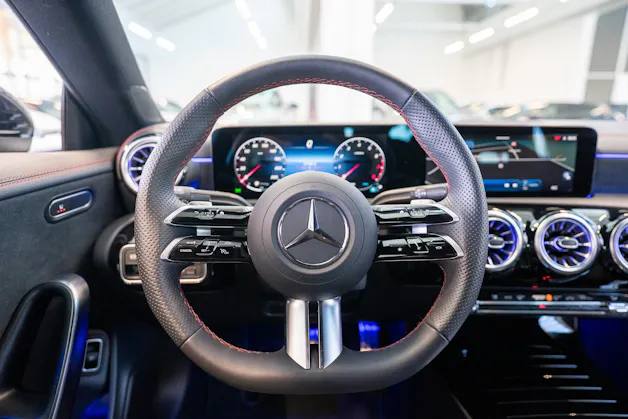 MERCEDES-BENZ CLA 200 AMG Line / Facelift / Rückfahrkamera / Ambientebeleuchtung
