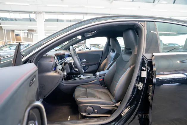 MERCEDES-BENZ CLA 200 AMG Line / Facelift / Rückfahrkamera / Ambientebeleuchtung