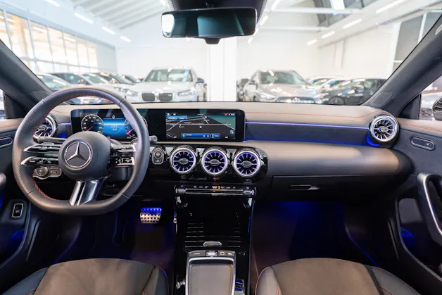 MERCEDES-BENZ CLA 200 AMG Line / Facelift / Rückfahrkamera / Ambientebeleuchtung