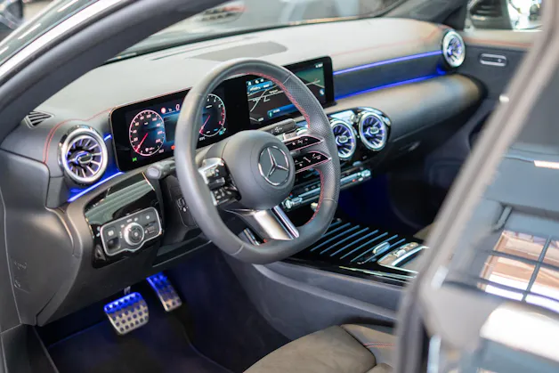 MERCEDES-BENZ CLA 200 AMG Line / Facelift / Rückfahrkamera / Ambientebeleuchtung