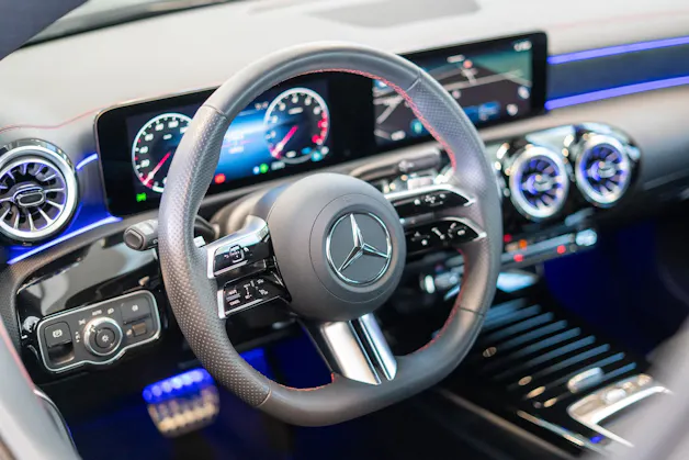 MERCEDES-BENZ CLA 200 AMG Line / Facelift / Rückfahrkamera / Ambientebeleuchtung