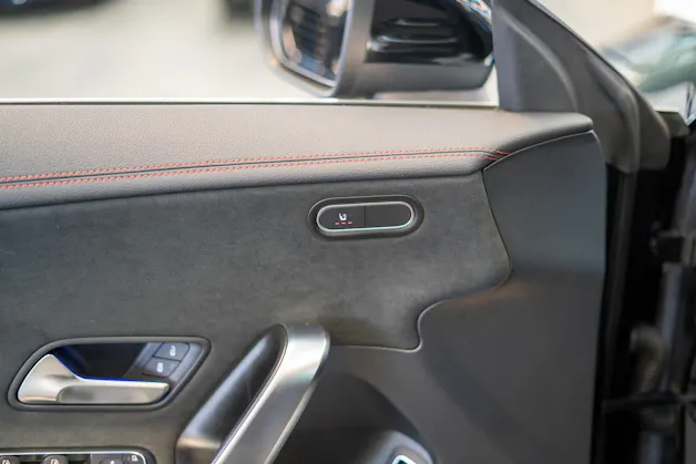 MERCEDES-BENZ CLA 200 AMG Line / Facelift / Rückfahrkamera / Ambientebeleuchtung