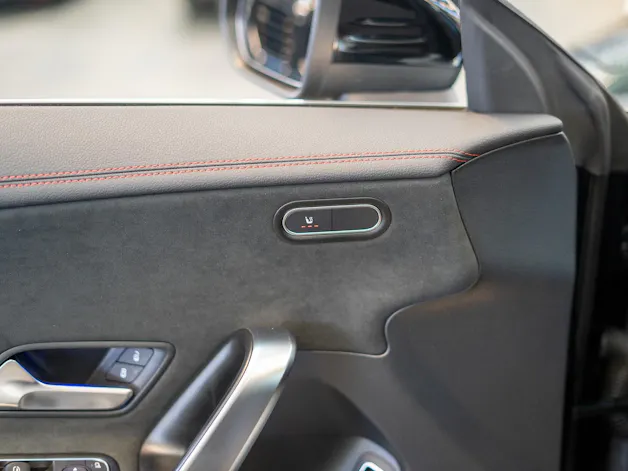 MERCEDES-BENZ CLA 200 AMG Line / Facelift / Rückfahrkamera / Ambientebeleuchtung