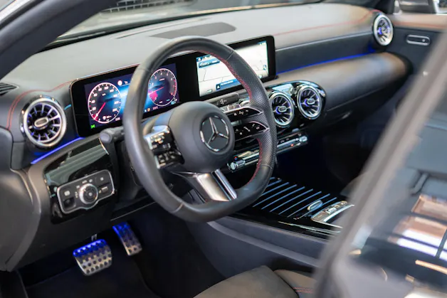MERCEDES-BENZ CLA 200 AMG Line / Facelift / Rückfahrkamera / Ambientebeleuchtung