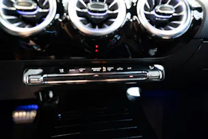 MERCEDES-BENZ CLA 200 AMG Line / Facelift / Rückfahrkamera / Ambientebeleuchtung