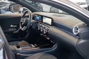 MERCEDES-BENZ CLA 200 AMG Line / Facelift / Rückfahrkamera / Ambientebeleuchtung