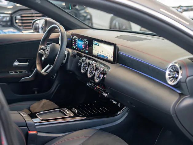 MERCEDES-BENZ CLA 200 AMG Line / Facelift / Rückfahrkamera / Ambientebeleuchtung