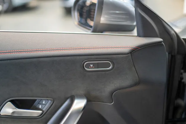 MERCEDES-BENZ CLA 200 AMG Line / Facelift / Rückfahrkamera / Ambientebeleuchtung