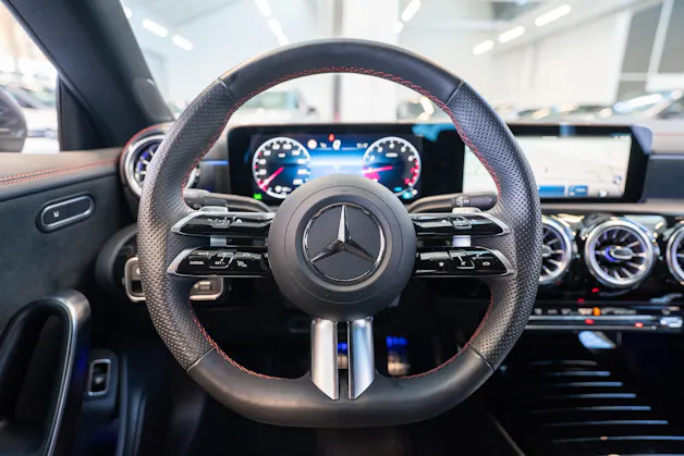 MERCEDES-BENZ CLA 200 AMG Line / Facelift / Rückfahrkamera / Ambientebeleuchtung