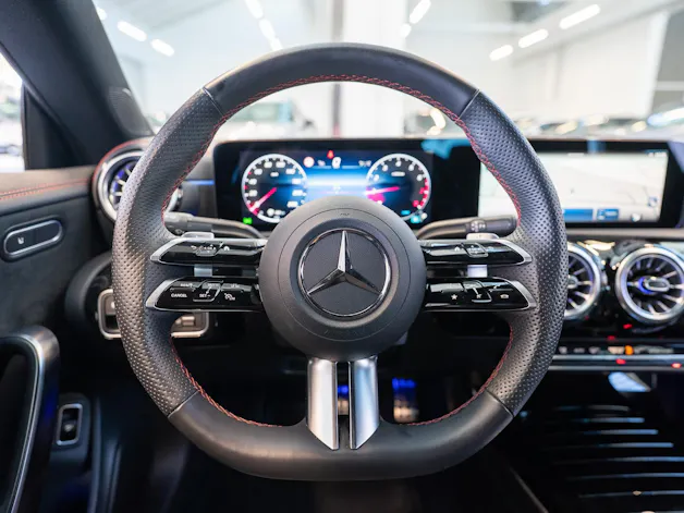 MERCEDES-BENZ CLA 200 AMG Line / Facelift / Rückfahrkamera / Ambientebeleuchtung