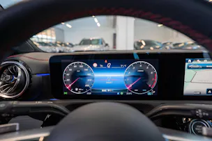 MERCEDES-BENZ CLA 200 AMG Line / Facelift / Rückfahrkamera / Ambientebeleuchtung