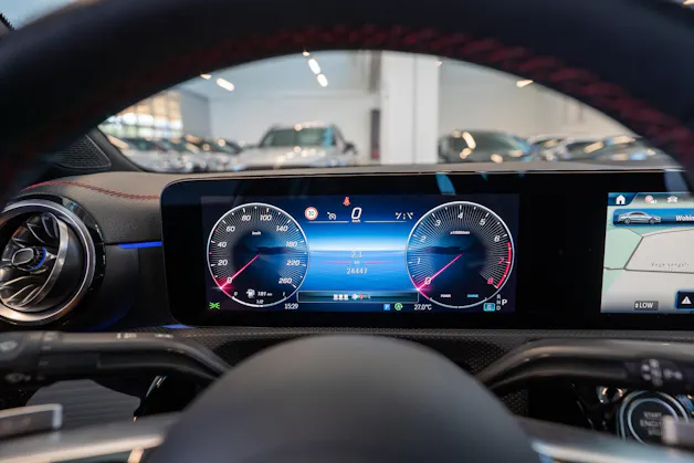 MERCEDES-BENZ CLA 200 AMG Line / Facelift / Rückfahrkamera / Ambientebeleuchtung