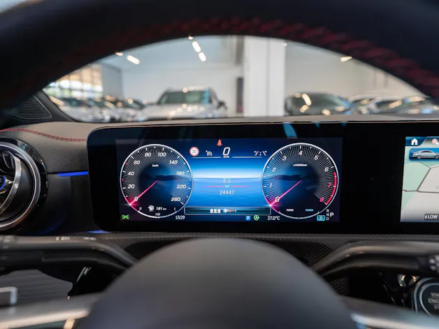MERCEDES-BENZ CLA 200 AMG Line / Facelift / Rückfahrkamera / Ambientebeleuchtung