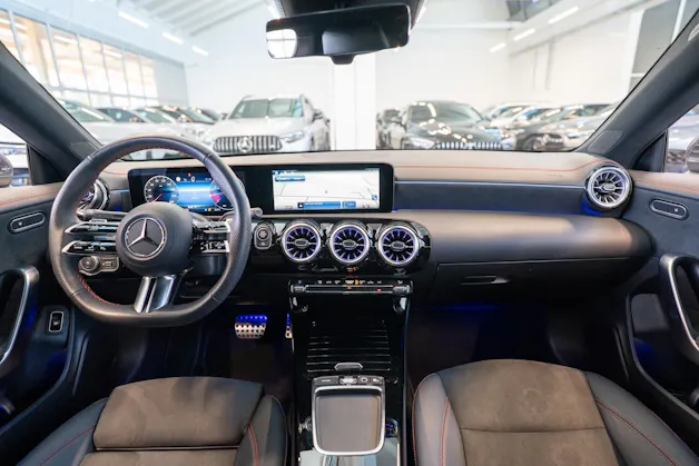 MERCEDES-BENZ CLA 200 AMG Line / Facelift / Rückfahrkamera / Ambientebeleuchtung