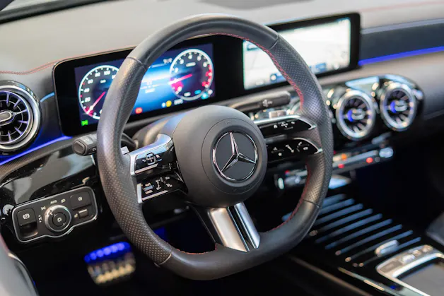 MERCEDES-BENZ CLA 200 AMG Line / Facelift / Rückfahrkamera / Ambientebeleuchtung