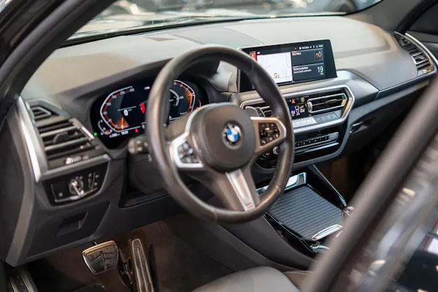 BMW X3 30i xDrive SAG M Sport / CH-Fahrzeug / 360° Kamera / Navi