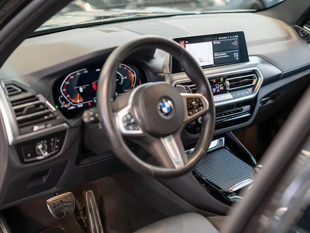 BMW X3 30i xDrive SAG M Sport / CH-Fahrzeug / 360° Kamera / Navi