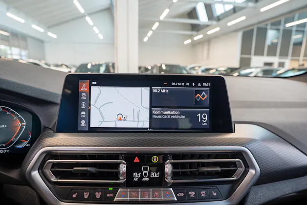 BMW X3 30i xDrive SAG M Sport / CH-Fahrzeug / 360° Kamera / Navi