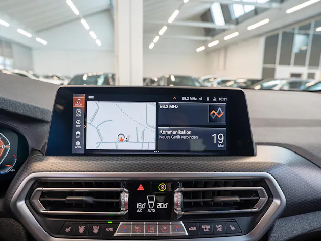 BMW X3 30i xDrive SAG M Sport / CH-Fahrzeug / 360° Kamera / Navi