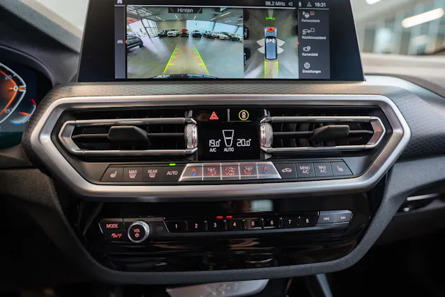 BMW X3 30i xDrive SAG M Sport / CH-Fahrzeug / 360° Kamera / Navi