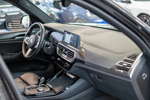 BMW X3 30i xDrive SAG M Sport / CH-Fahrzeug / 360° Kamera / Navi