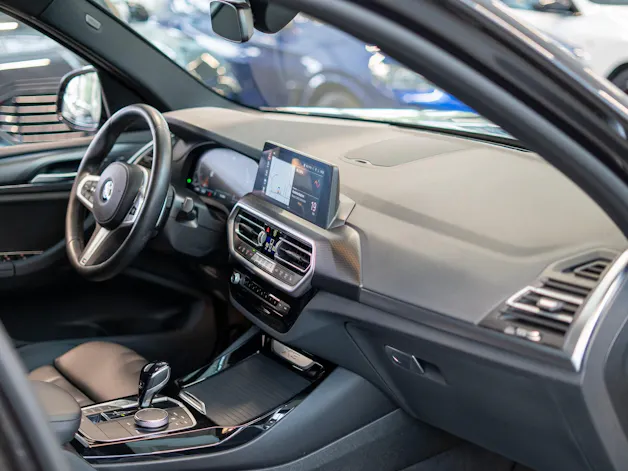 BMW X3 30i xDrive SAG M Sport / CH-Fahrzeug / 360° Kamera / Navi