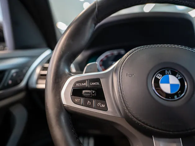 BMW X3 30i xDrive SAG M Sport / CH-Fahrzeug / 360° Kamera / Navi