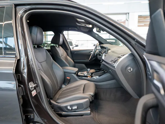 BMW X3 30i xDrive SAG M Sport / CH-Fahrzeug / 360° Kamera / Navi