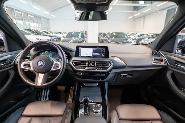 BMW X3 30i xDrive SAG M Sport / CH-Fahrzeug / 360° Kamera / Navi