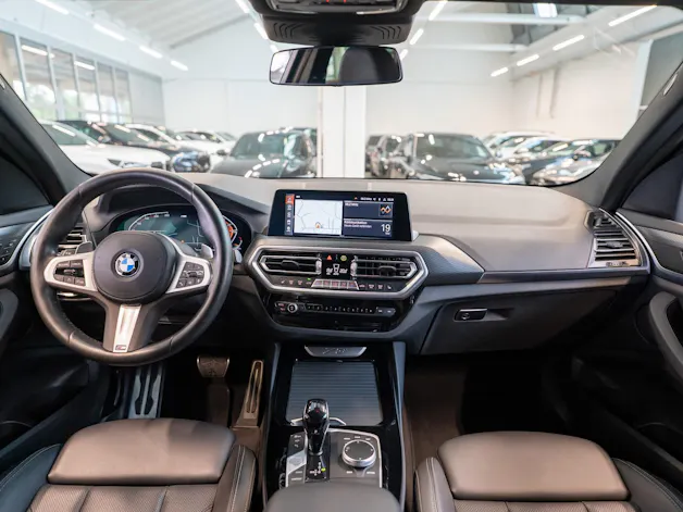 BMW X3 30i xDrive SAG M Sport / CH-Fahrzeug / 360° Kamera / Navi
