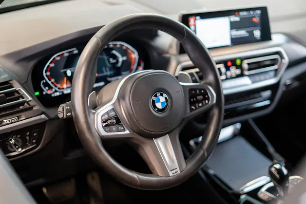 BMW X3 30i xDrive SAG M Sport / CH-Fahrzeug / 360° Kamera / Navi