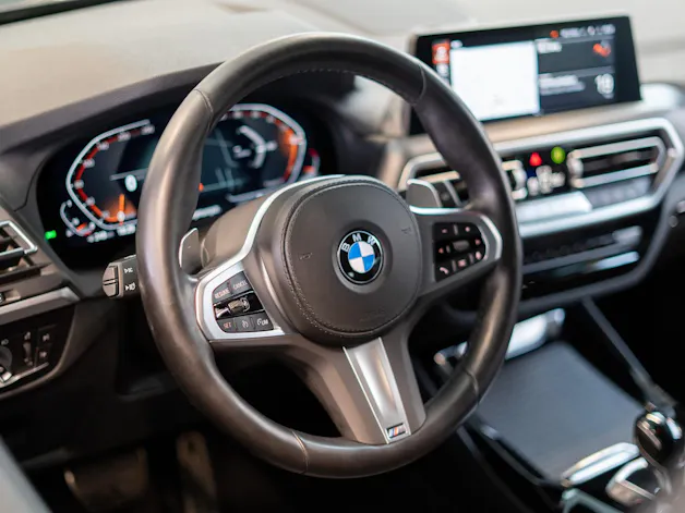 BMW X3 30i xDrive SAG M Sport / CH-Fahrzeug / 360° Kamera / Navi