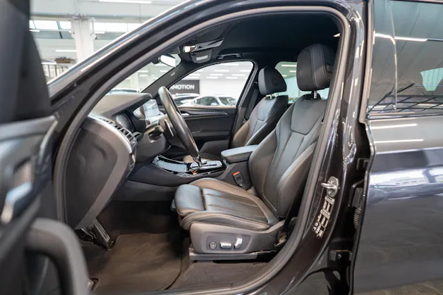 BMW X3 30i xDrive SAG M Sport / CH-Fahrzeug / 360° Kamera / Navi
