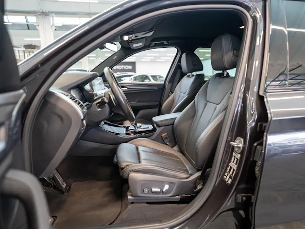 BMW X3 30i xDrive SAG M Sport / CH-Fahrzeug / 360° Kamera / Navi