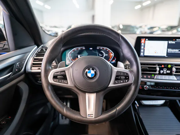 BMW X3 30i xDrive SAG M Sport / CH-Fahrzeug / 360° Kamera / Navi