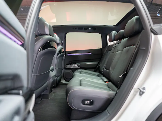 ZEEKR 7X 100kWh Privilege AWD / Comfort & Cockpit Paket / Panorama-Schiebedach / Massage-Sitze