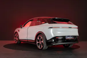 ZEEKR 7X 100kWh Privilege AWD / Comfort & Cockpit Paket / Panorama-Schiebedach / Massage-Sitze
