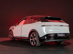 ZEEKR 7X 100kWh Privilege AWD / Comfort & Cockpit Paket / Panorama-Schiebedach / Massage-Sitze