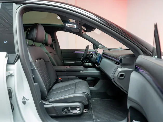 ZEEKR 7X 100kWh Privilege AWD / Comfort & Cockpit Paket / Panorama-Schiebedach / Massage-Sitze