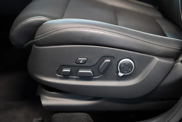 Genesis GV70 2.5T Sport / Panorama-Glasdach / Massagesitz / 360°Kamera