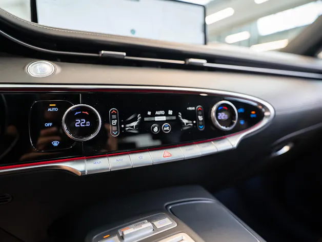Genesis GV70 2.5T Sport / Panorama-Glasdach / Massagesitz / 360°Kamera