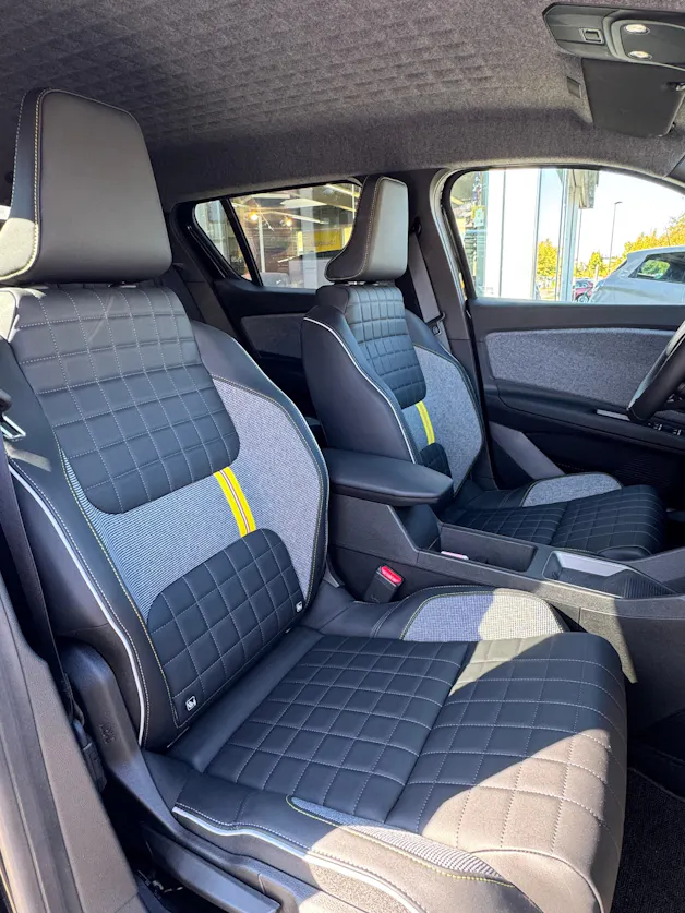 RENAULT R4 E-Tech Comfort Range 52 kWh Iconic