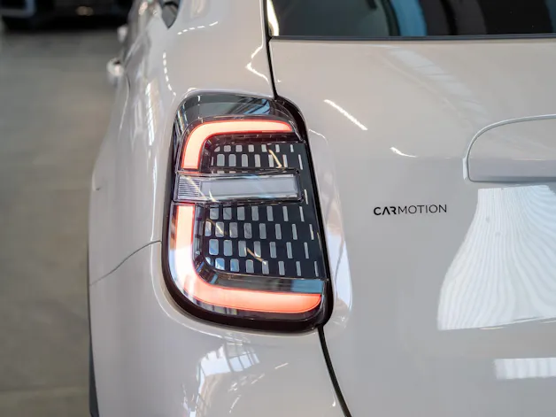 FIAT 600 1.2 Hybrid La Prima / Grigio Cappuccino / Ledersitze / Navi