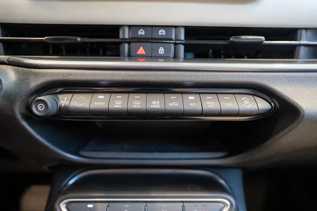 FIAT 600 1.2 Hybrid La Prima / Grigio Cappuccino / Ledersitze / Navi