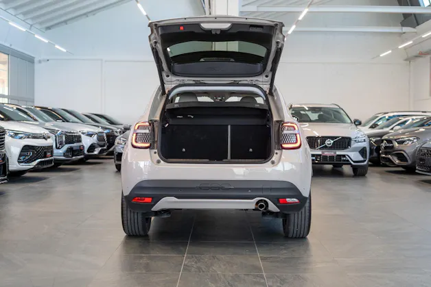 FIAT 600 1.2 Hybrid La Prima / Grigio Cappuccino / Ledersitze / Navi