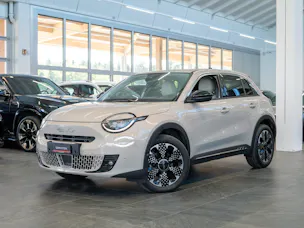 FIAT 600 1.2 Hybrid La Prima / Grigio Cappuccino / Ledersitze / Navi