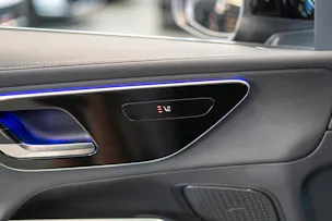 MERCEDES-BENZ GLC 220 d AMG Line 4matic / Panorama-Schiebedach / Ambiente-Beleuchtung / Sitzheizung
