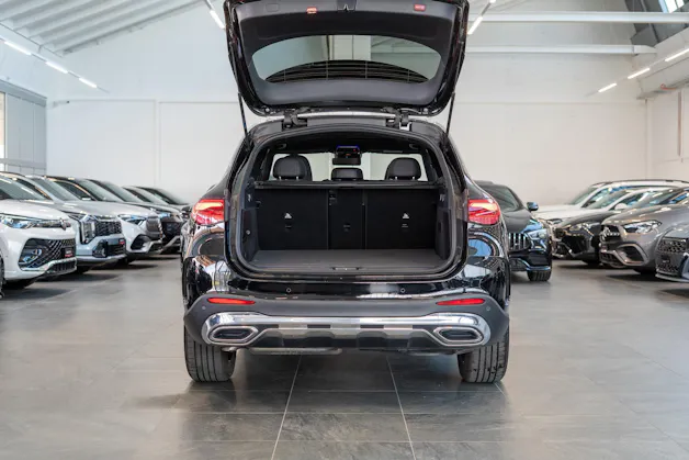 MERCEDES-BENZ GLC 220 d AMG Line 4matic / Panorama-Schiebedach / Ambiente-Beleuchtung / Sitzheizung