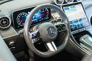 MERCEDES-BENZ GLC 220 d AMG Line 4matic / Panorama-Schiebedach / Ambiente-Beleuchtung / Sitzheizung